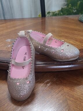 New with tags! Carter's Ellaria Girls 4 Glitter Gold Ballet Flats Dress Shoes